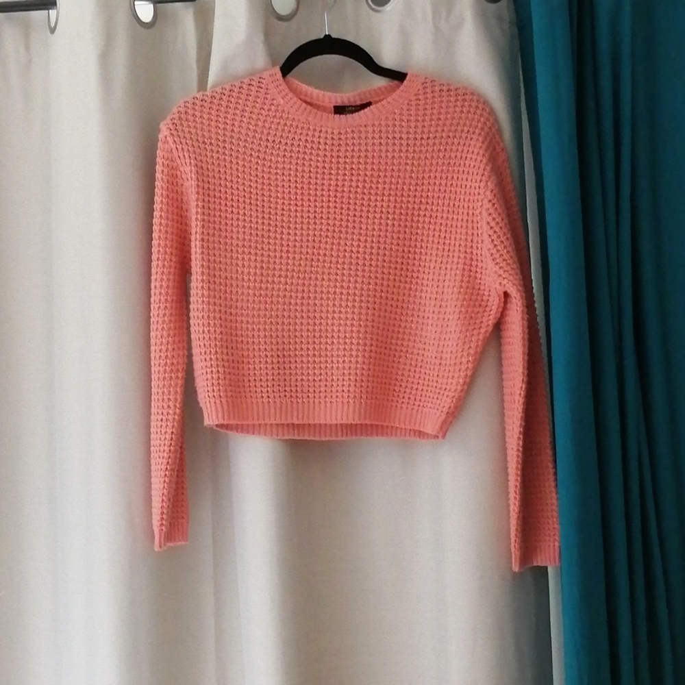 100% pink Acrylic crop top sweater